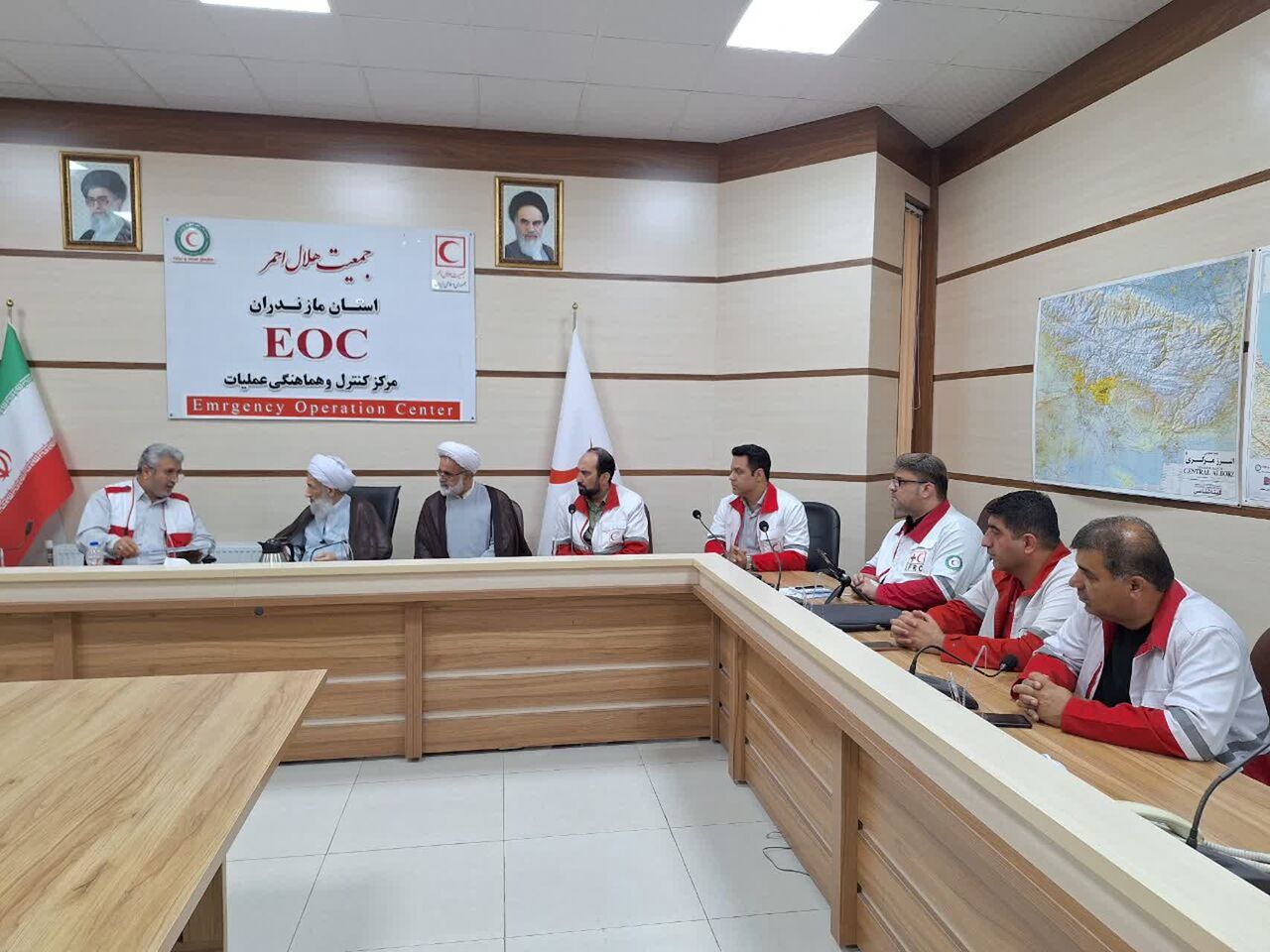 خادمان هلال احمر مجاهدانِ جنگ ترکیبی هستند