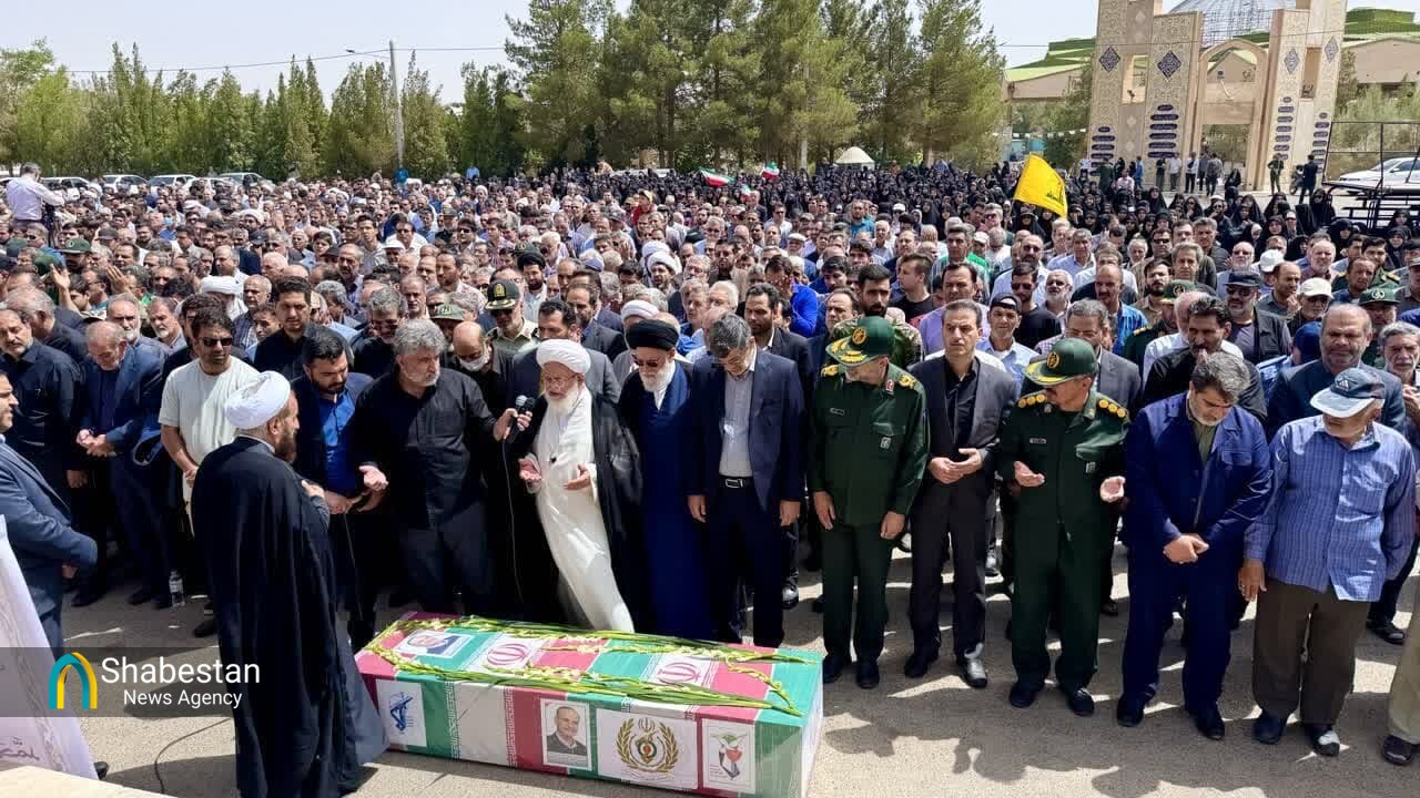 وداع مردم یزد با پیکر دانشمند هسته‌ای شهید مطلبی‌زاده