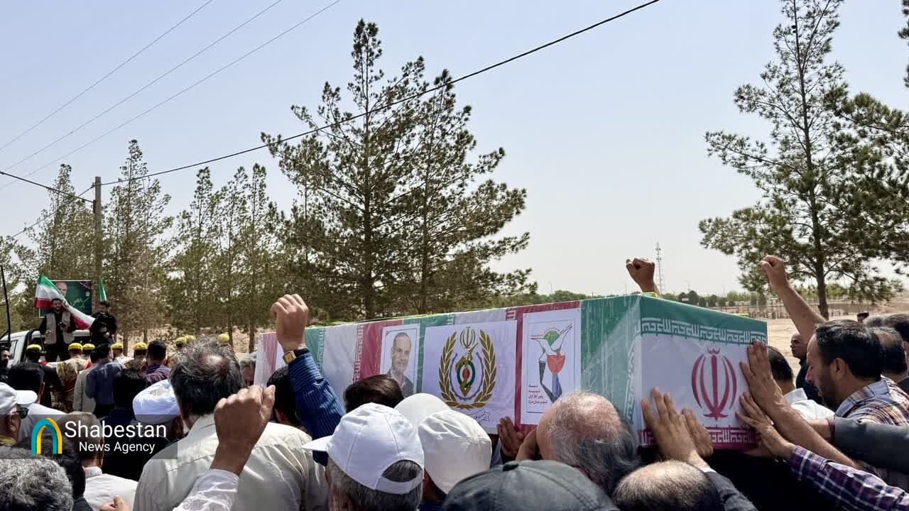 وداع مردم یزد با پیکر دانشمند هسته‌ای شهید مطلبی‌زاده