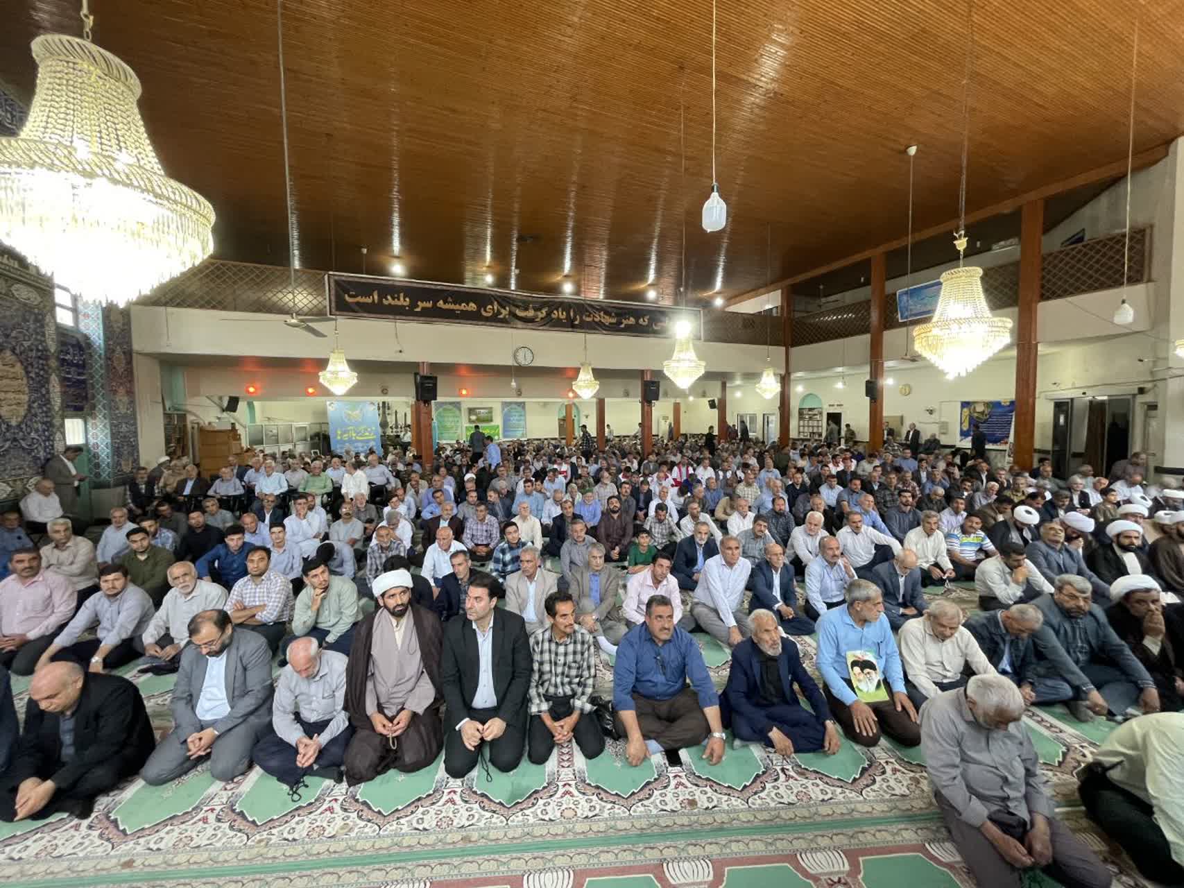 مساجد و هیئات همچون دهه ۶۰ سنگر و پناه مردم باشند