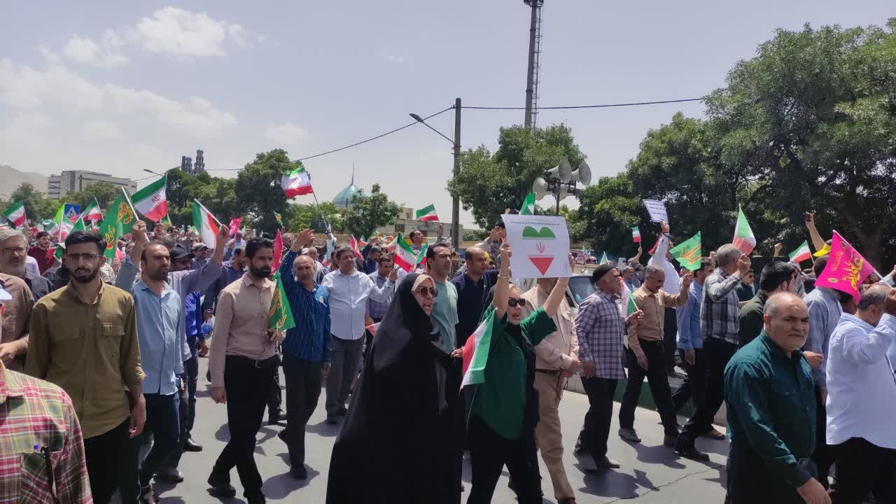 حضور حماسی مردم انقلابی اراک در راهپیمایی «خشم و نصر»