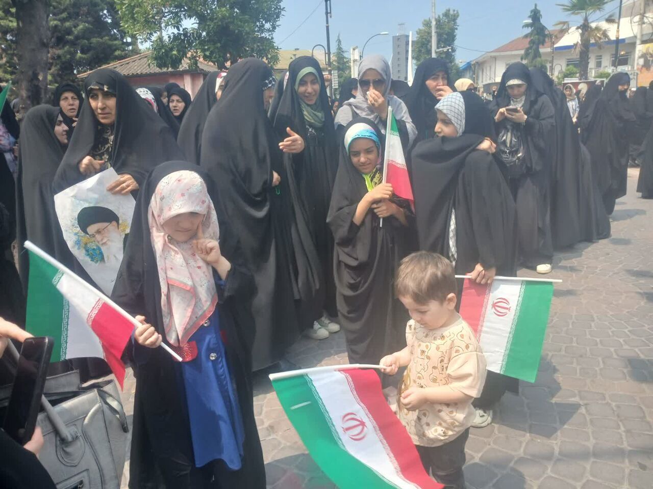 شکوه حضور مازندرانی‌ها در جمعه خشم و نصر/ مردمی که کفن‌پوش آمدند