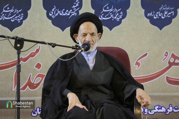 وظیفه اساتید، تغذیه فکری و ایمانی دانشجویان است