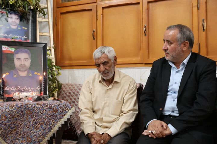 دیدار استاندار خراسان جنوبی با خانواده شهید ابراهیمی کارشک