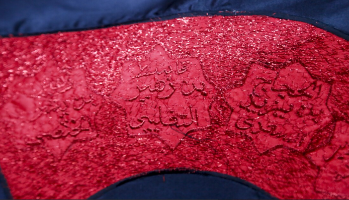 اسامی اصحاب امام حسین(ع) برای نخستین بار بر پرچم گنبد آستان حسینی گلدوزی شد+ عکس