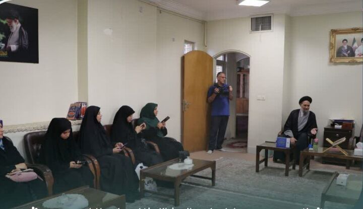 رسانه‌ها با قلم در میدان جنگ فعالیت دارند