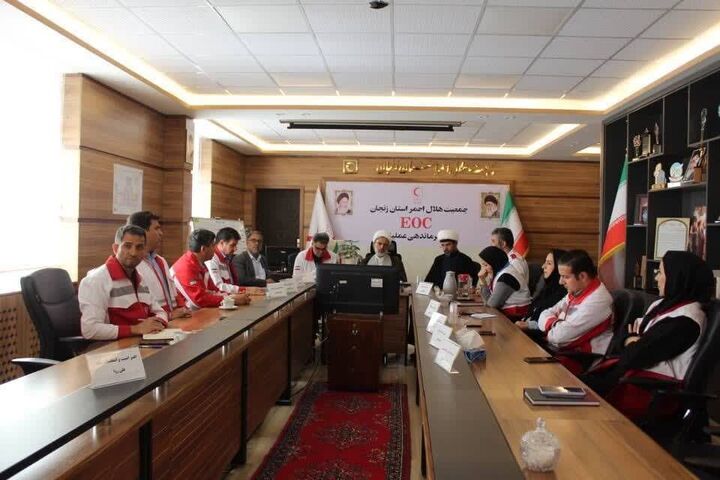 نباید به دشمنان فریبکار اعتماد کرد