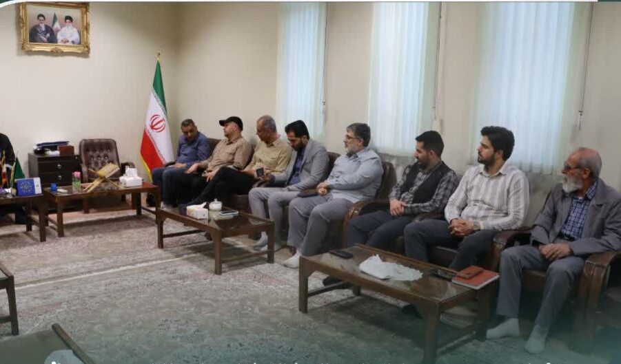 رسانه‌ها با قلم در میدان جنگ فعالیت دارند