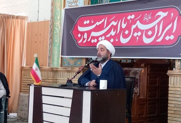 هویت ایرانی و اسلامی در جامعه باید تقویت شود