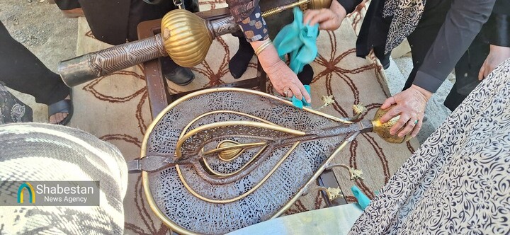 علم‌شویان روستای انجدان با گلاب؛ حلقه طلاییِ وصل بین نسل‌ها