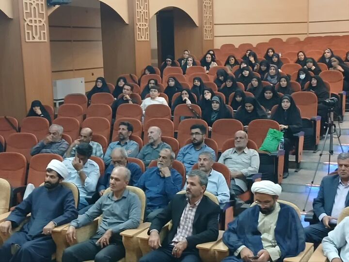 همایش پرچمداران بصیرت در سنندج برگزار شد