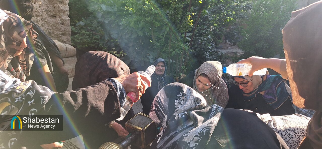 علمشویان روستای انجدان با آب و گلاب ؛ حلقه طلاییِ وصل بین نسلها