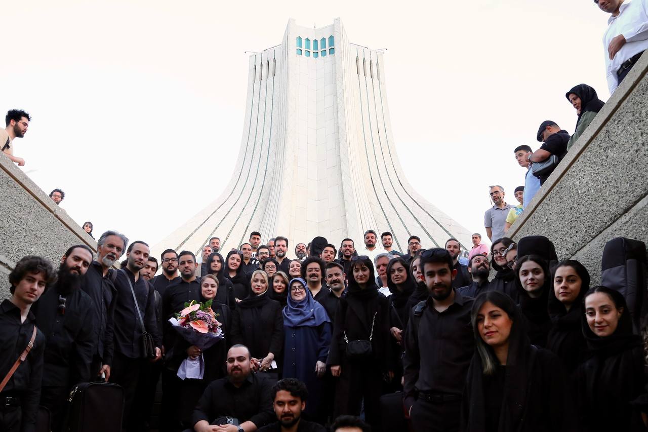 ارکستر سمفونیک تهران «ای ایران» را با ۷۰ نوازنده در میدان آزادی نواخت