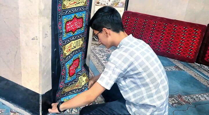 سیاه‌پوشان و آماده‌سازی مساجد برای محرم حسینی به همت کانون‌های فرهنگی هنری