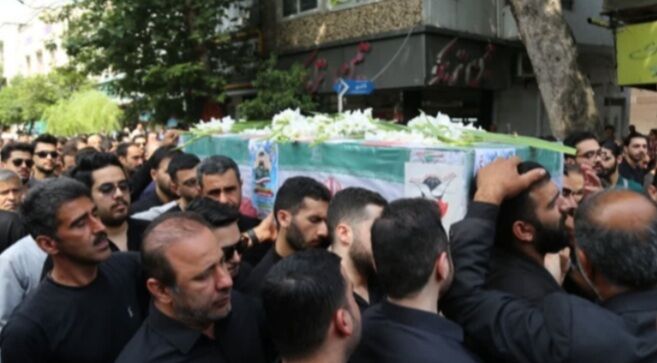 سرباز وطن بر دستان مردم قدرشناس ساری تشییع شد