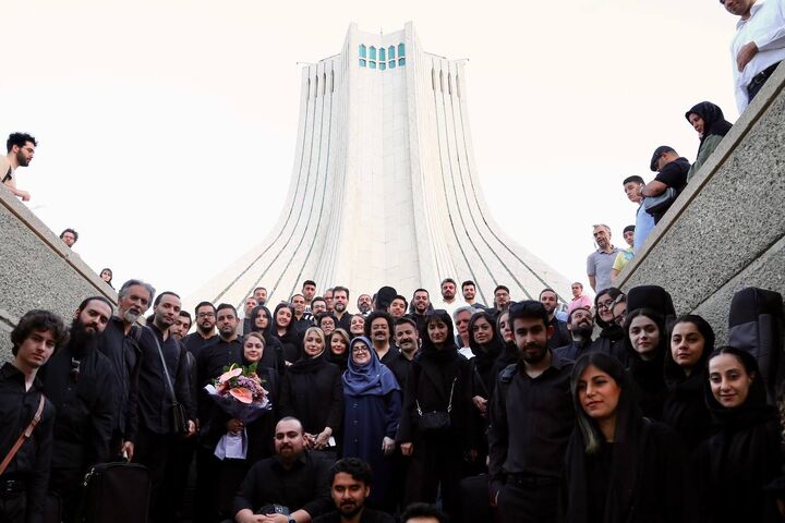 ارکستر سمفونیک تهران «ای ایران» را با ۷۰ نوازنده در میدان آزادی نواخت
