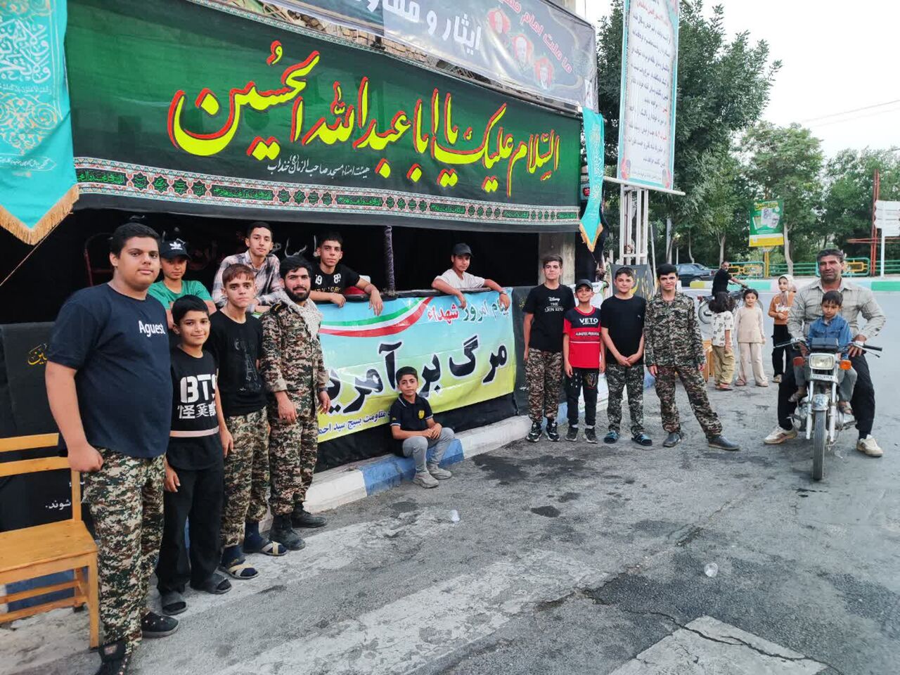 شور و شوق کودکان در موکب ایثار و مقاومت خُنداب/بچههای مسجد پای کار انقلاب