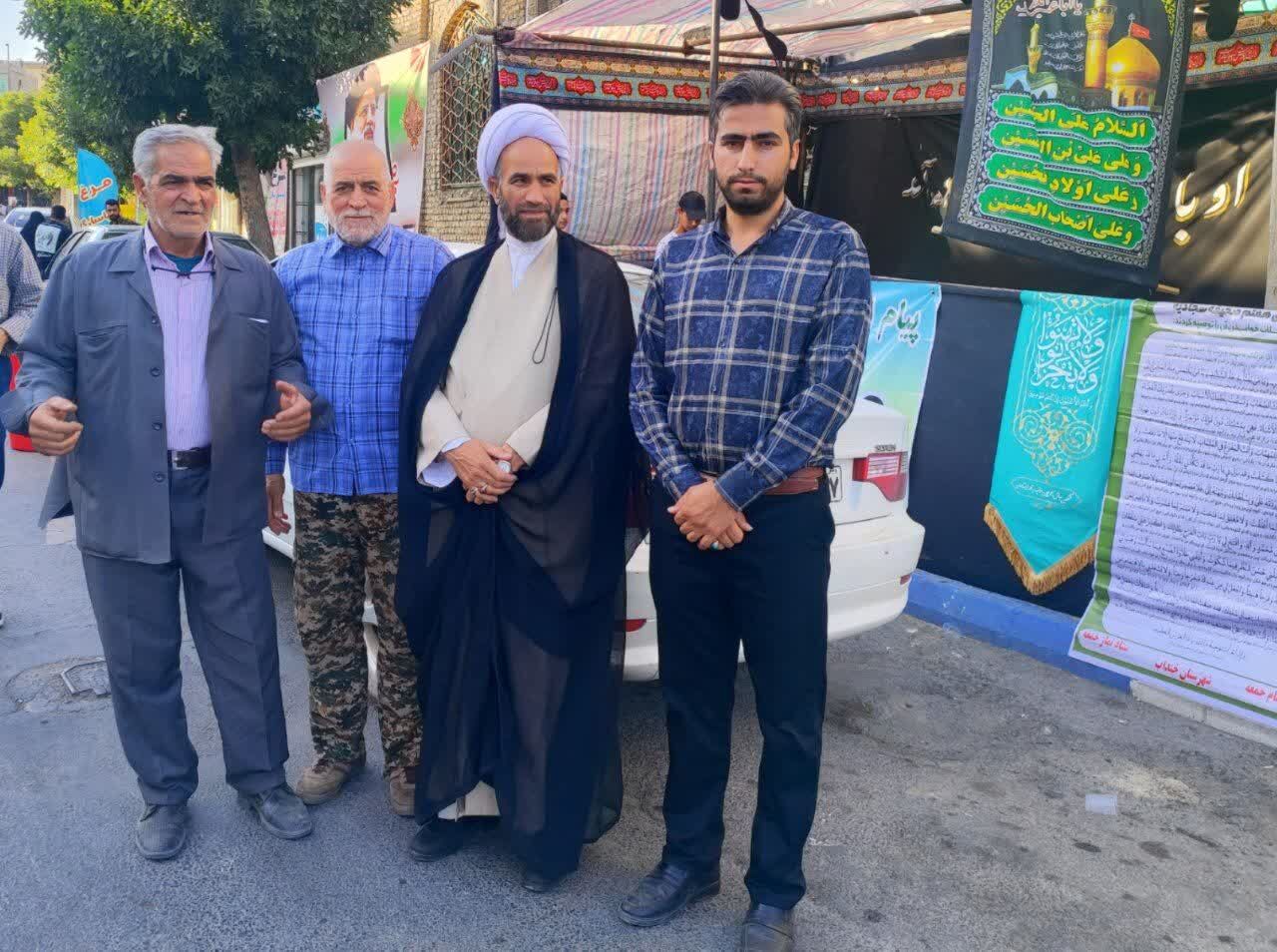 شور و شوق کودکان در موکب ایثار و مقاومت خُنداب/بچههای مسجد پای کار انقلاب