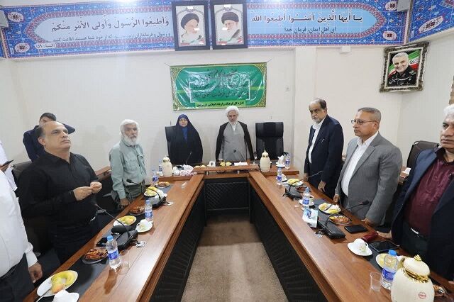 دیدار صمیمی اصحاب فرهنگ، هنر و رسانه هرمزگان با آیتالله عبادیزاده