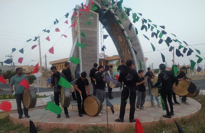 اجرای زنده دمام‌زنی گروه «عشاق‌الحسین» سرایان