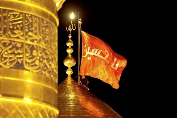 مراسم تعویض پرچم قرمز با پرچم عزای حسینی در کربلای معلی + فیلم