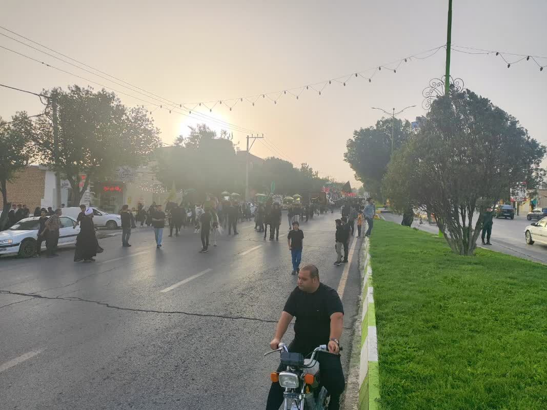 ندای سلام بر محرم از مناره‌های مساجد و کوچه‌های شهر به گوش می‌رسد