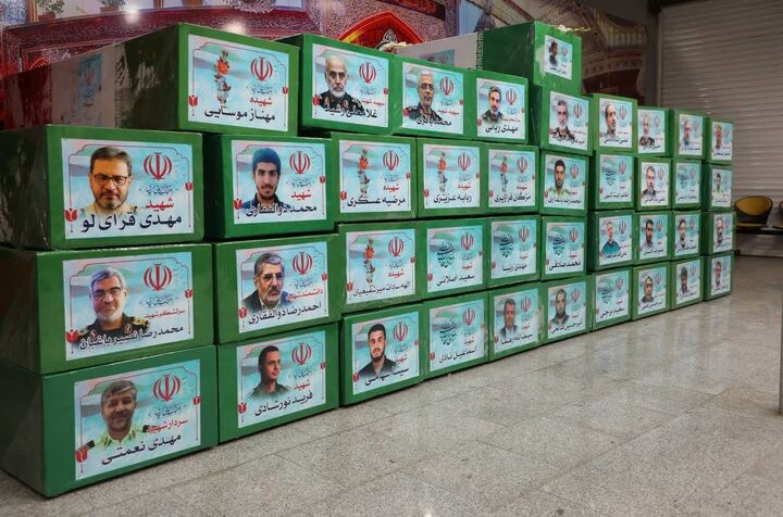 وداع مردم تهران با قهرمانان مقاومت/ حضور رئیس جمهور در مراسم تشییع پیکر شهدا