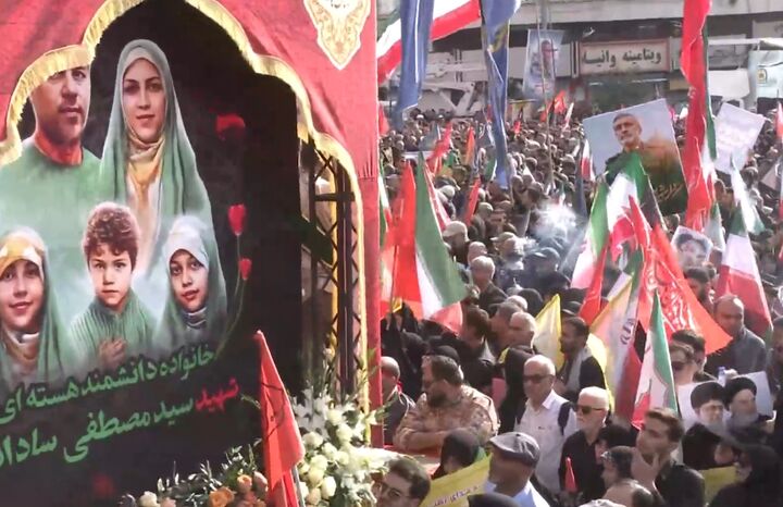 همراهی مردم پایتخت در تشییع ۶۰ لاله گلگون‌کفن تجاوزات رژیم اسراییل در تهران