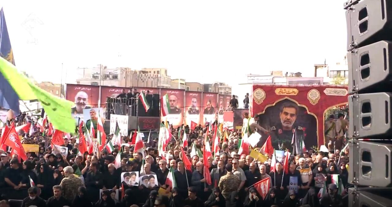 همراهی مردم پایتخت در تشییع ۶۰ لاله گلگونکفن تجاوزات رژیم اسراییل در تهران