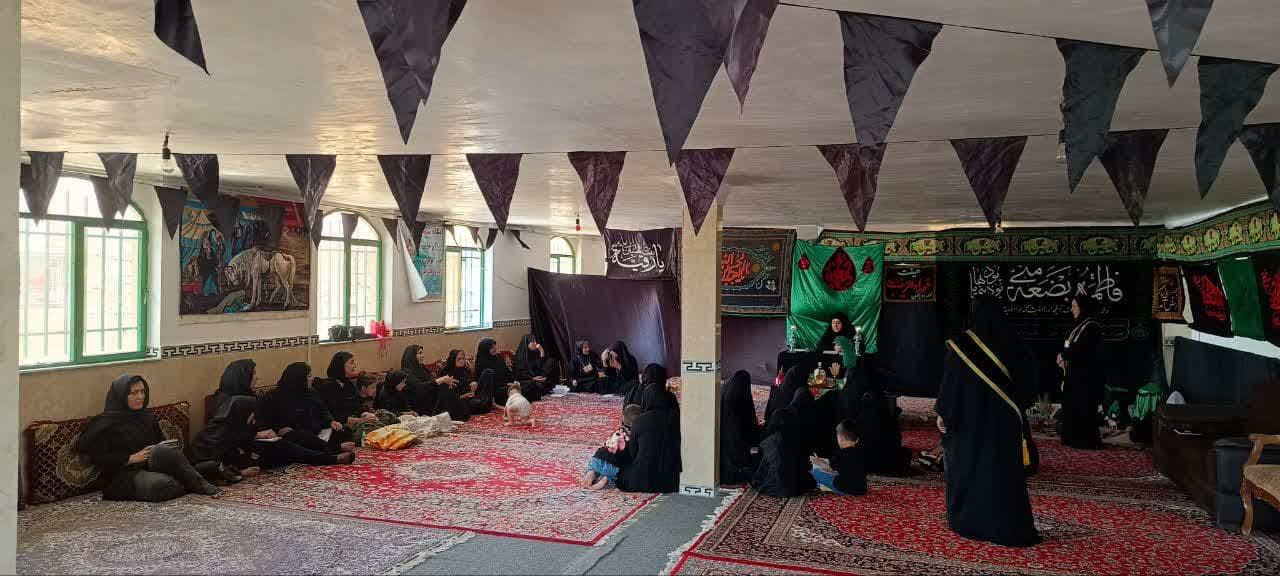 برگزاری مراسم عزاداری و سوگواری با حضور بانوان مسجدی در انصارالحسین (ع) کرمانشاه