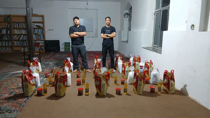 توزیع ۷۲ بسته معیشتی به نیت هفتاد و دو تن از یاران سید و سرور شهیدان در کانون شقایق