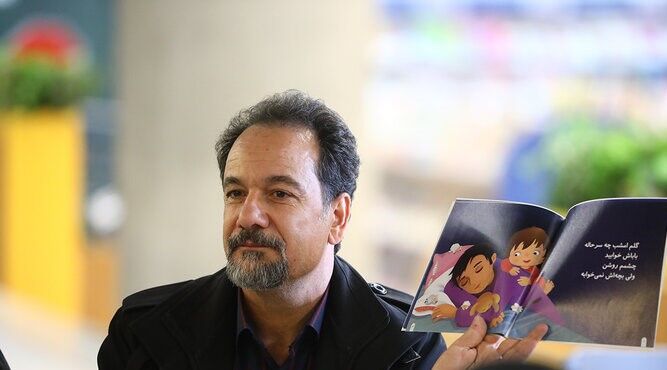 پر از گل سرخ است؛ هنوز هم خاکت، نمی‌رسد دستی، به دامن پاکت