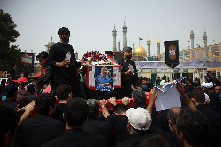 شهید علی قناعت‌کار در قم تشییع و به خاک سپرده شد