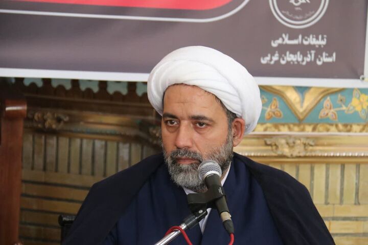 از امام حسین بیاموزیم که در برابر دشمن سکوت معنا ندارد