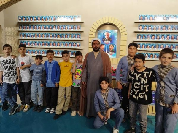 قرار همدلی در کوچه پسکوچهها با مواکب سیار کانون «ولایت عشق»