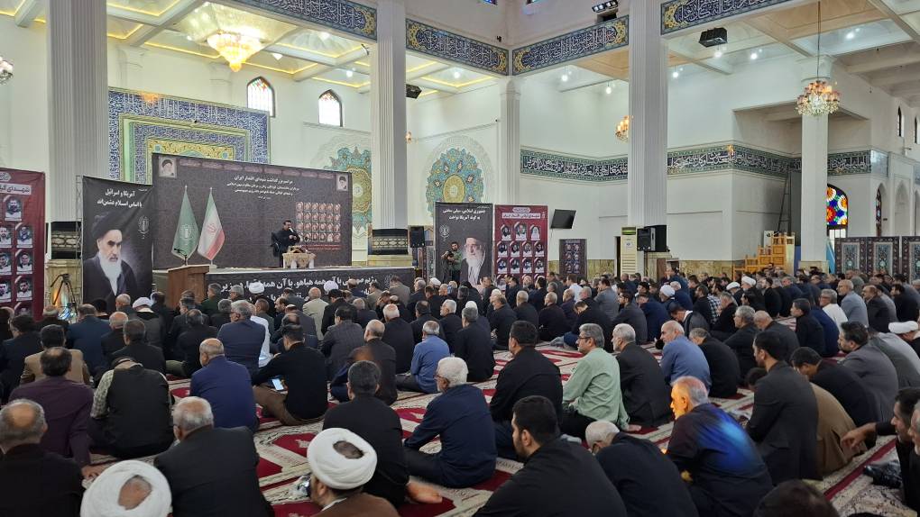 ملت ایران با استکبار جهانی صلح نخواهد کرد