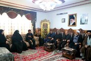 دیدار نماینده ولی‌فقیه در استان کرمان با تعدادی از خانواده‌های شهدای حمله رژیم صهیونی