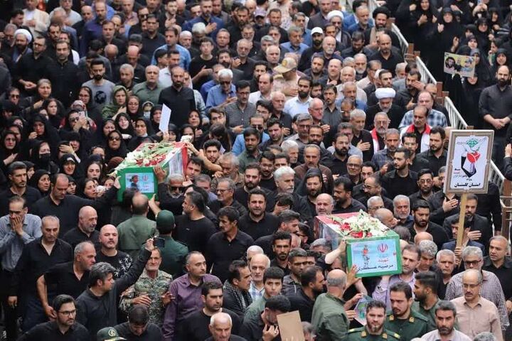 تشییع پیکر شهیده سه ساله گلستانی و مادرش در گرگان