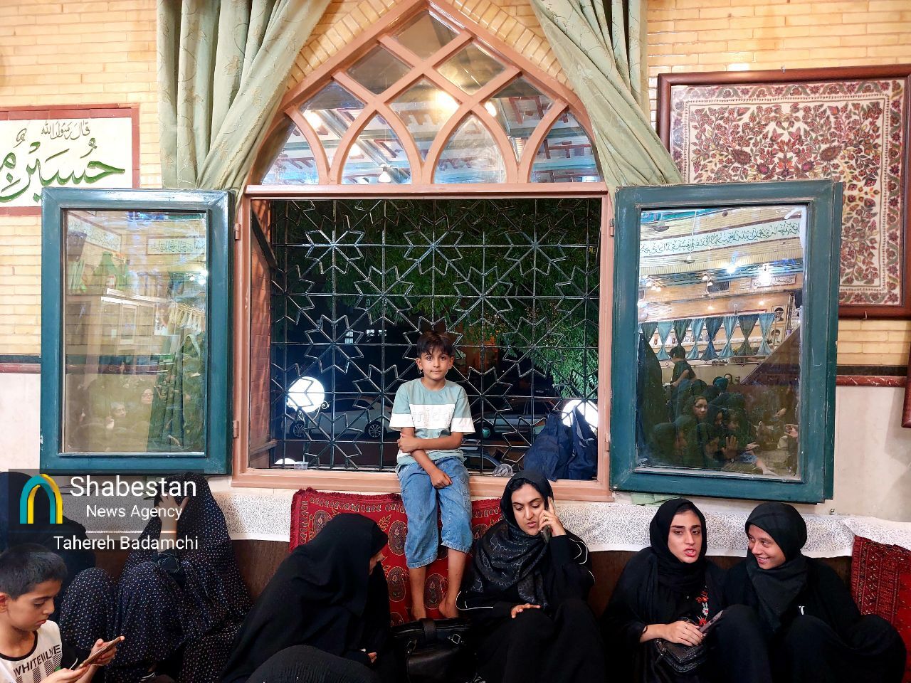 نذر و نور و نوکری؛ شب متفاوت تکیه قدیمی کرمان در پناه سه ساله کربلا