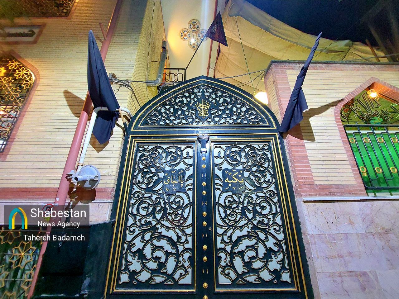 نذر و نور و نوکری؛ شب متفاوت تکیه قدیمی کرمان در پناه سه ساله کربلا