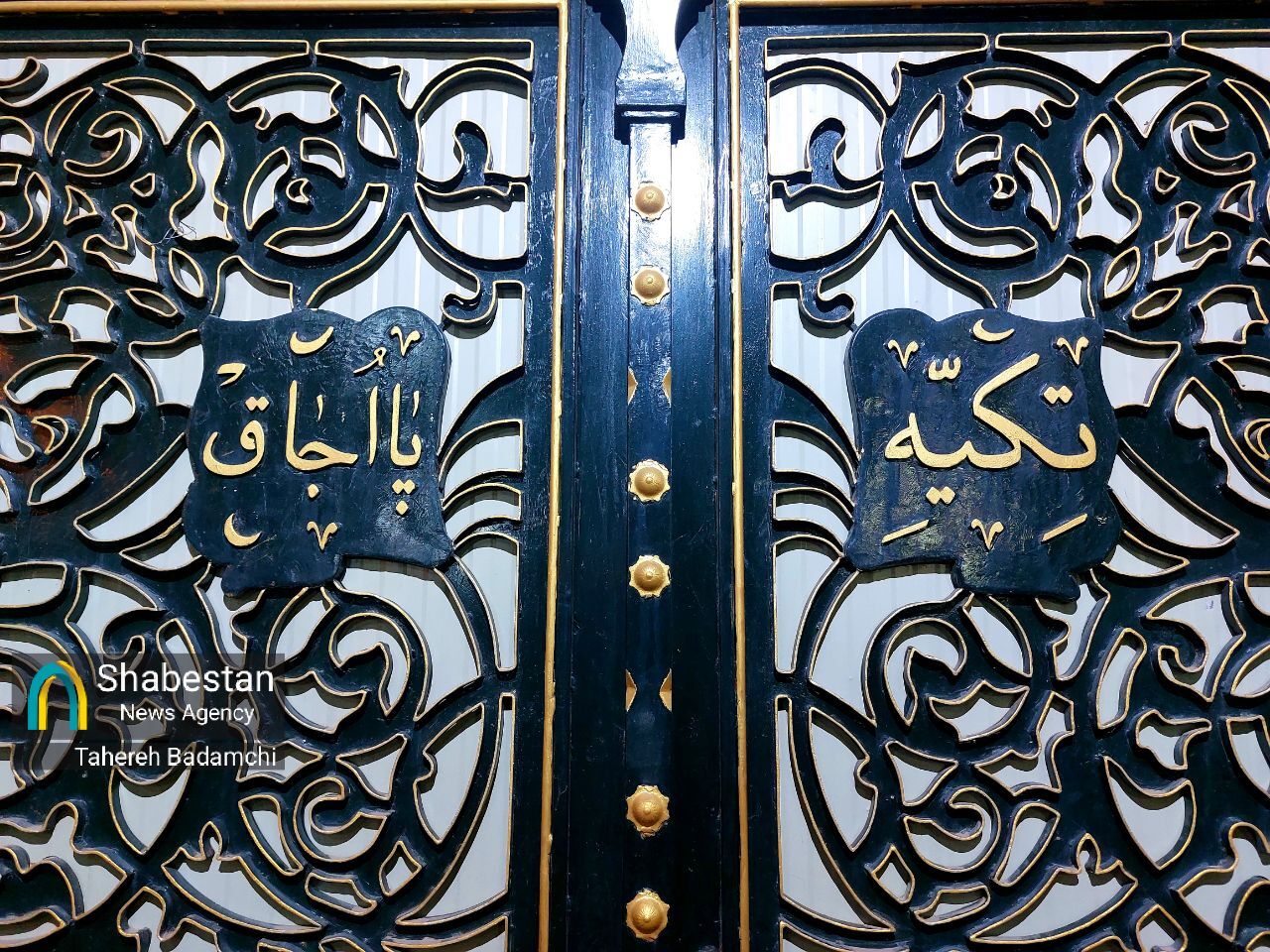 نذر و نور و نوکری؛ شب متفاوت تکیه قدیمی کرمان در پناه سه‌ ساله کربلا