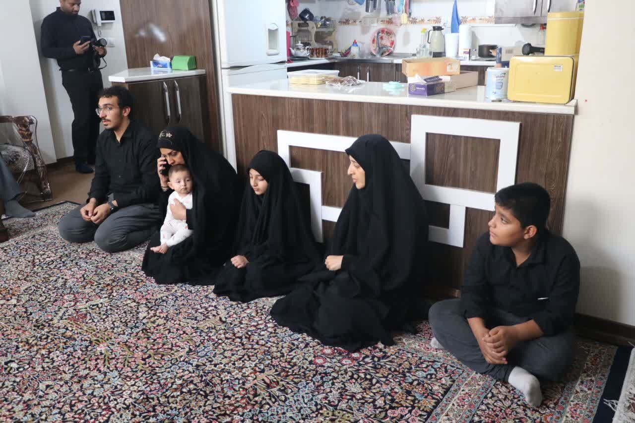 دیدار نماینده ولی‌فقیه در استان کرمان با تعدادی از خانواده‌های شهدای حمله رژیم صهیونی