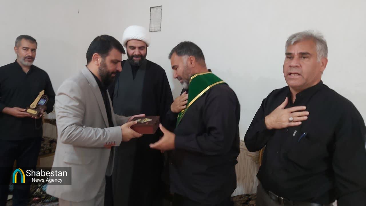خادمان هیات سینه‌زنی اباعبدالله الحسین(ع) شهرک بدرآباد خرم‌آباد تکریم شدند
