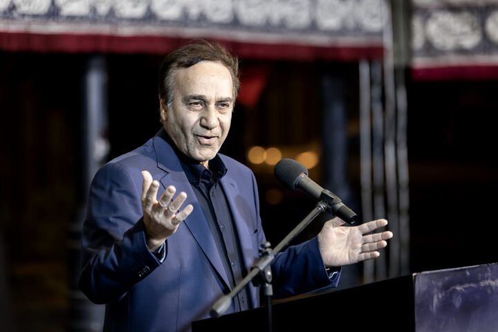 اجرای محمد گلریز در وصف سیدالشهدا ابا عبدالله الحسین (ع)