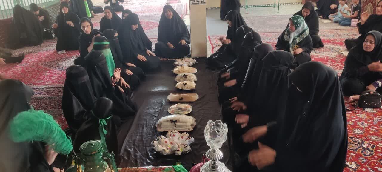بانوان مسجدی در عزای دردانه امام حسین(ع) سوگواری کردند