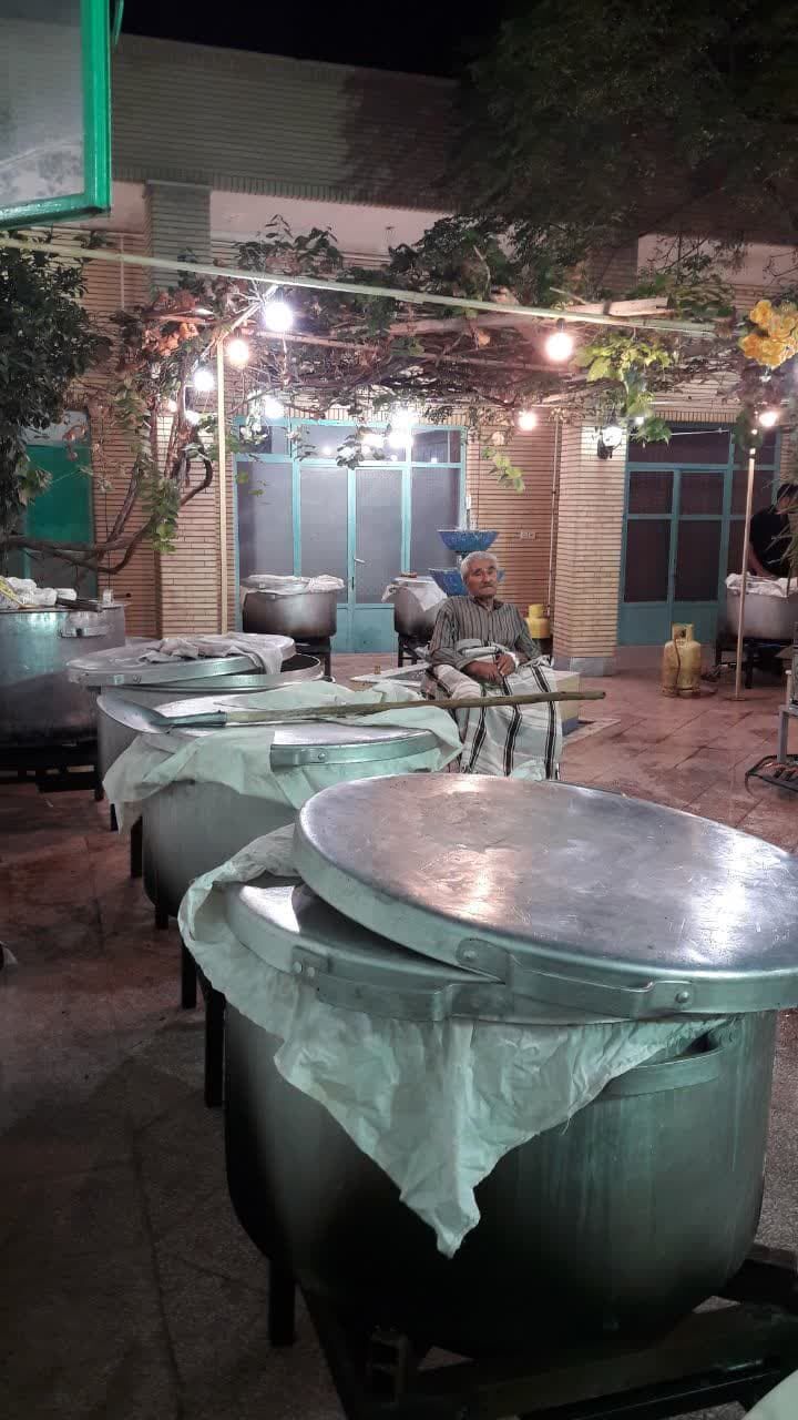 وقتی یک مستخدم مدرسه، سفره دار کرامت اباعبدالله (ع) می شود