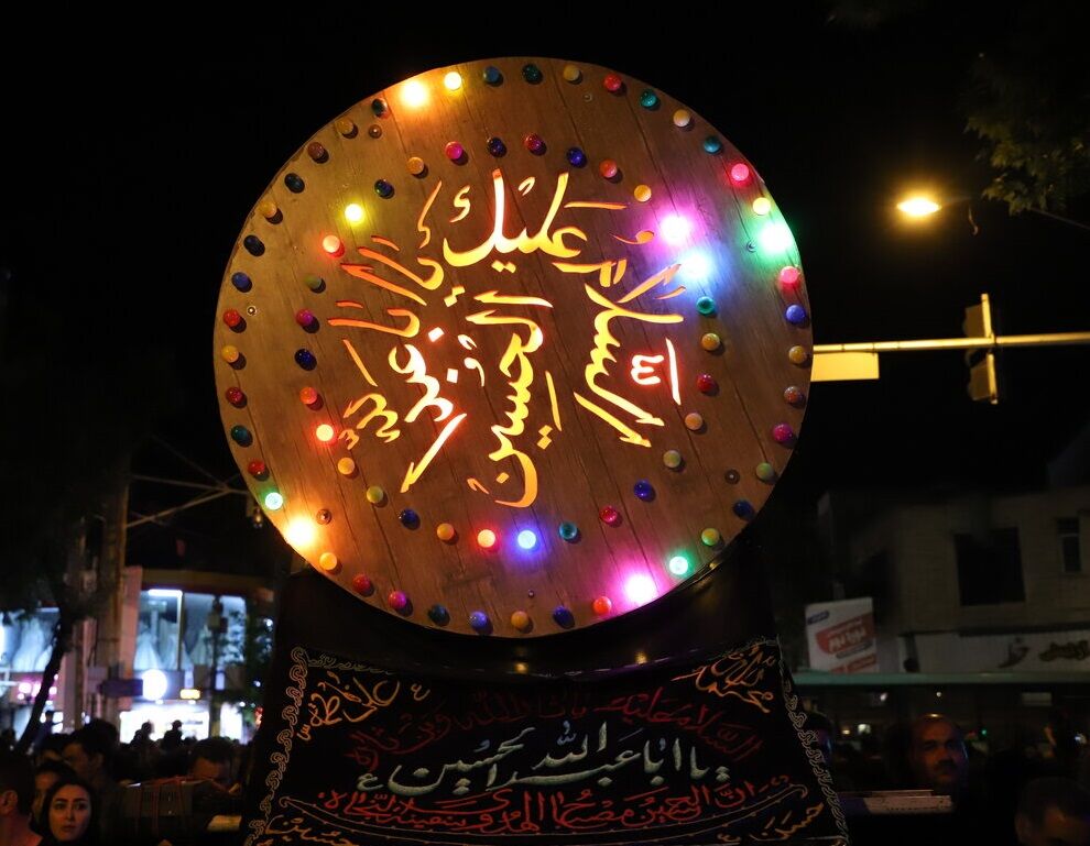 چلچراغ، آیینه اشک و نور