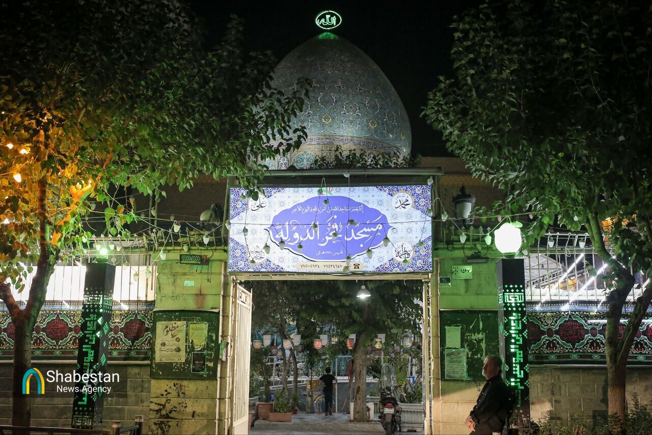 مساجد جامع؛ میعاد عاشورایی عزاداران، از نماز ظهر عاشورا تا نخلگردانی