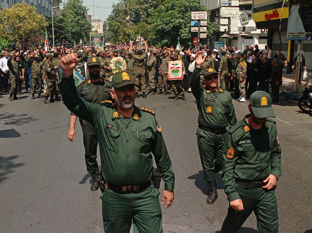 تشییع پیکر شهید مدافع وطن در انزلی