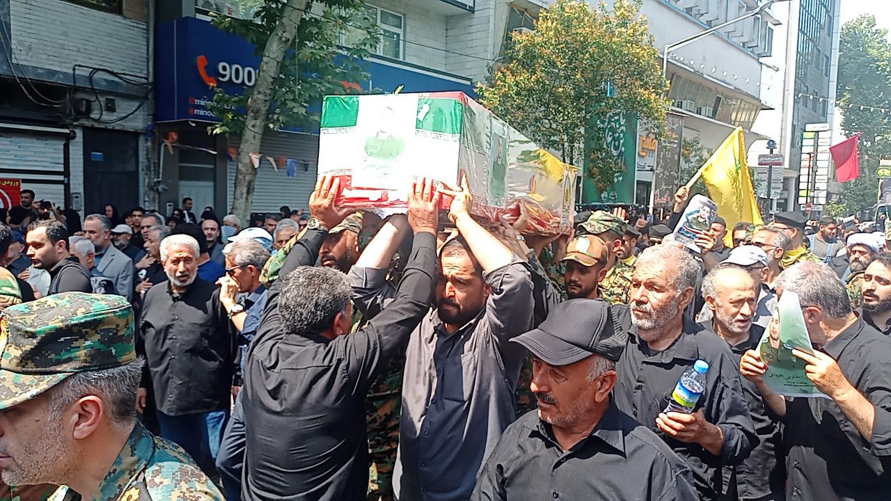 تشییع پیکر شهید مدافع وطن در انزلی